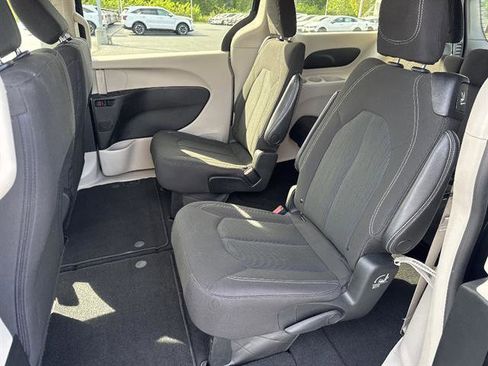 Used 2023 Chrysler Voyager LX image 13