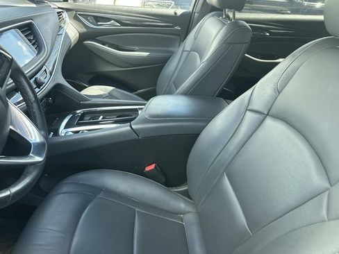 Used 2024 Buick Enclave Essence FWD image 5
