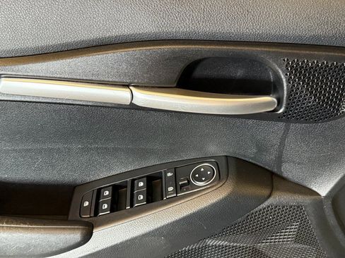 Used 2023 Kia Seltos LX image 17