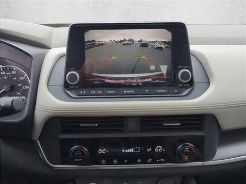 Used 2023 Nissan Rogue SV image 15