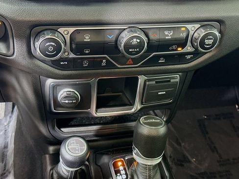 Used 2024 Jeep Gladiator Sport AWD/4WD image 7