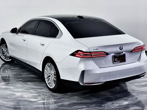 Used 2024 BMW 530i xDrive w/ Executive Package AWD/4WD image 12