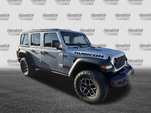 Used 2024 Jeep Wrangler Unlimited Rubicon AWD/4WD image 2