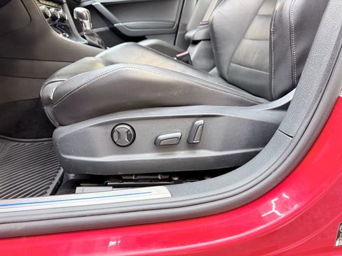 Used 2016 Volkswagen Golf 4-Door image 11