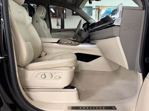 Certified 2025 Cadillac Escalade ESV Sport Platinum w/ LPO, ONYX Package AWD/4WD image 24