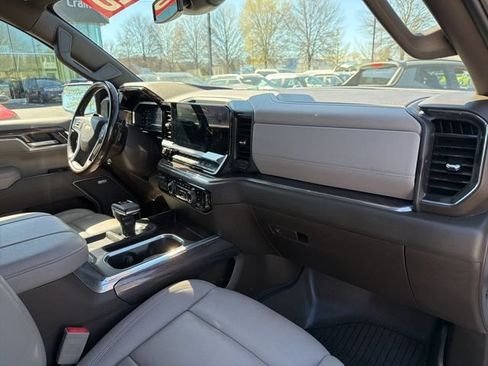 Used 2025 Chevrolet Silverado 1500 LTZ AWD/4WD image 33