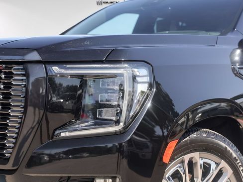 Used 2023 GMC Yukon Denali Ultimate AWD/4WD image 3