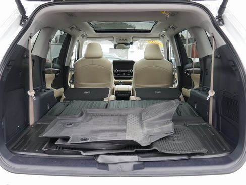 Used 2024 Toyota Highlander Platinum image 12