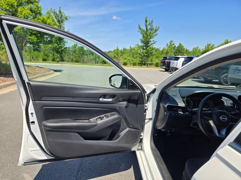 Used 2025 Nissan Altima 2.5 SV FWD image 20