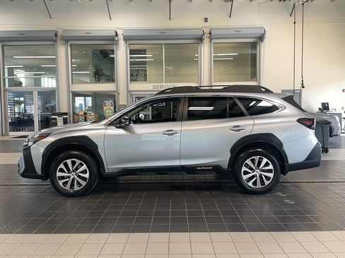 Used 2024 Subaru Outback Premium AWD/4WD image 3