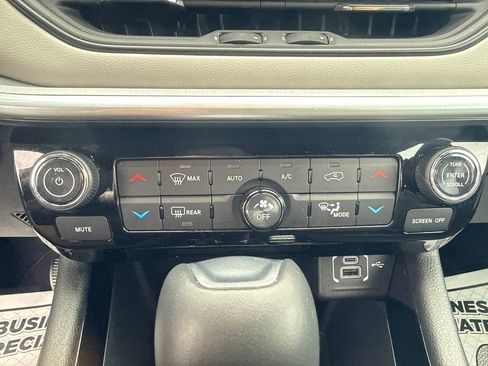 Used 2025 Jeep Compass Limited AWD/4WD image 19