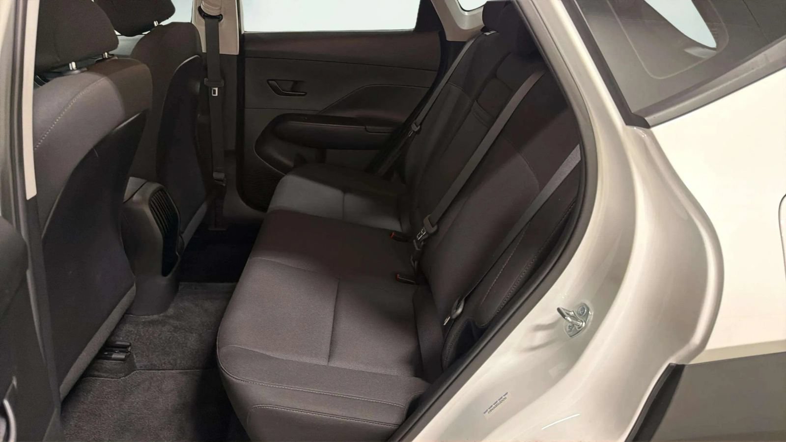 Used 2025 Hyundai Kona SE FWD image 41