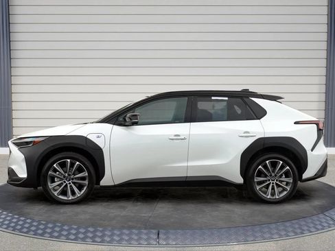 Used 2023 Subaru Solterra AWD image 4