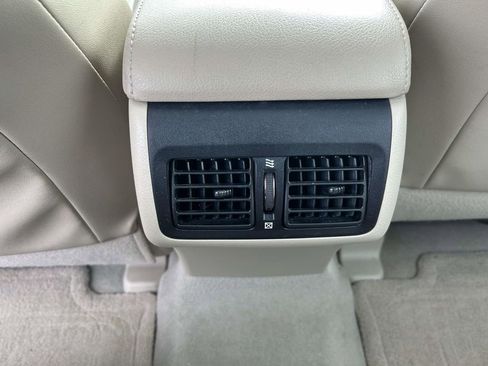 Used 2012 Toyota Camry XLE w/ Leather Pkg image 16