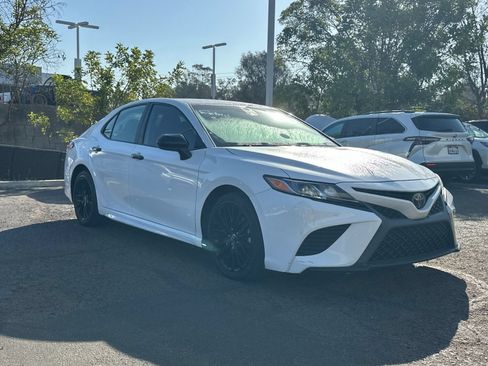 Used 2020 Toyota Camry SE w/ Carpet Mat Package FWD image 2