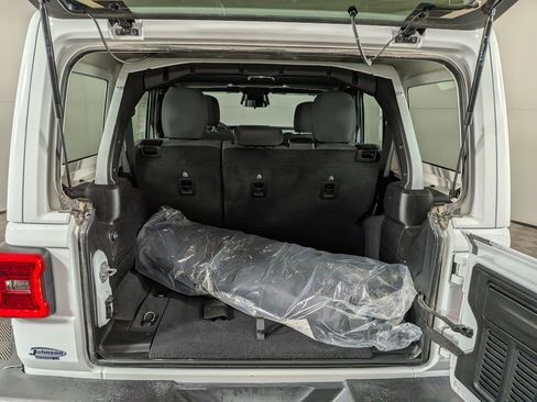 Certified 2025 Jeep Wrangler Unlimited Sahara image 11