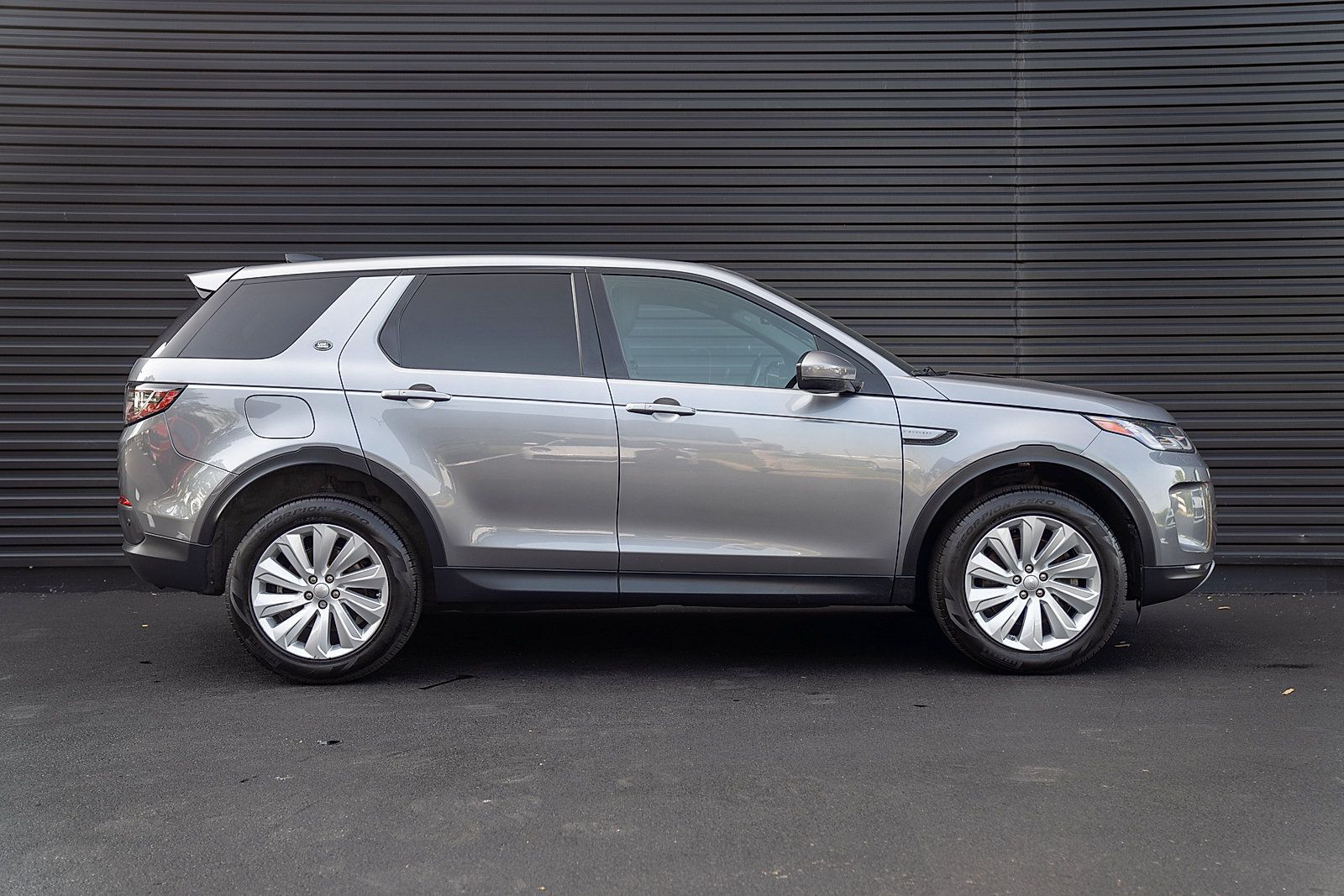 Used 2020 Land Rover Discovery Sport SE AWD/4WD image 25