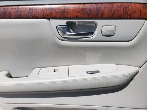 Used 2006 Cadillac DTS w/ Trunk Convenience Package image 21