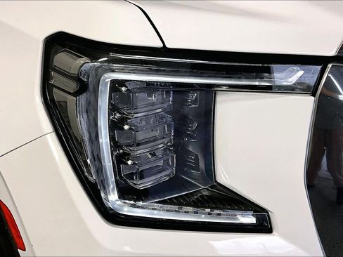 Used 2023 GMC Yukon XL SLT w/ SLT Premium Package image 26