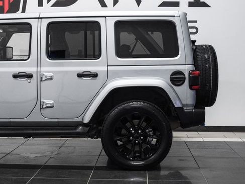 Used 2022 Jeep Wrangler Unlimited Sahara w/ Cold Weather Group AWD/4WD image 17