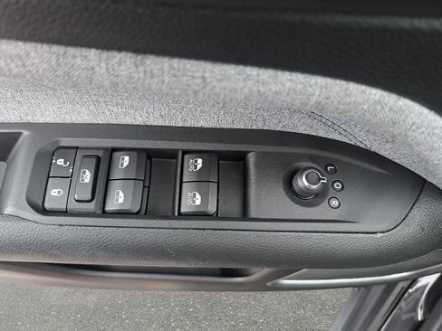 Certified 2025 Jeep Compass Latitude AWD/4WD image 27