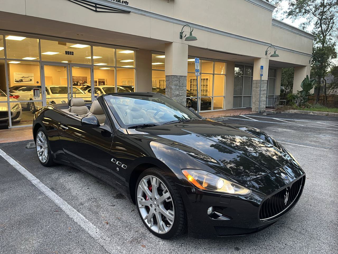 Used 2012 Maserati GranTurismo Convertible RWD image 1