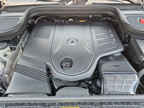 Certified 2025 Mercedes-Benz GLS 450 4MATIC image 34
