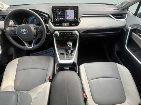 Used 2020 Toyota RAV4 Limited FWD image 11