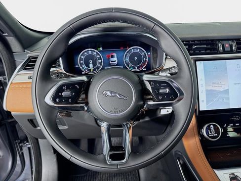 Used 2026 Jaguar F-PACE R-Dynamic S image 12