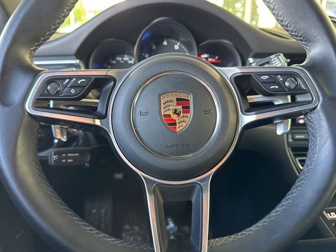 Used 2021 Porsche Macan w/ Premium Package image 22