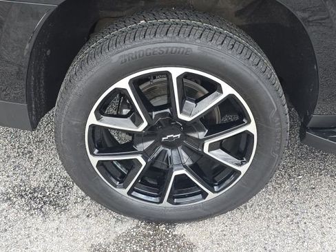 Used 2023 Chevrolet Suburban RST w/ Luxury Package image 10