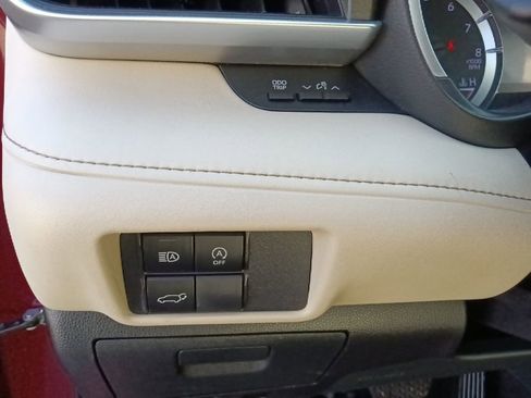 Used 2023 Toyota Highlander XLE FWD image 17