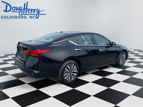 Used 2025 Nissan Altima 2.5 SV image 5