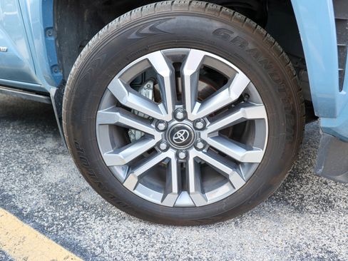 Used 2025 Toyota 4Runner Limited AWD/4WD image 11