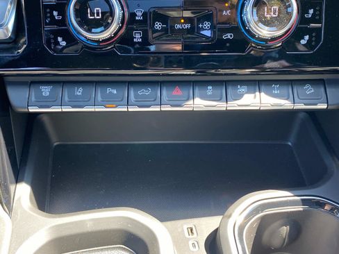 Used 2025 GMC Sierra 2500 AT4X w/ AT4X AEV Edition AWD/4WD image 18