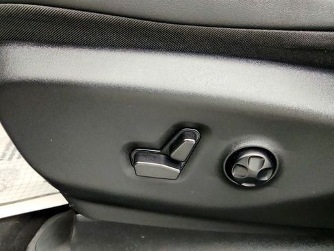 Used 2024 Chrysler Pacifica Touring-L w/ S Appearance Package AWD/4WD image 11