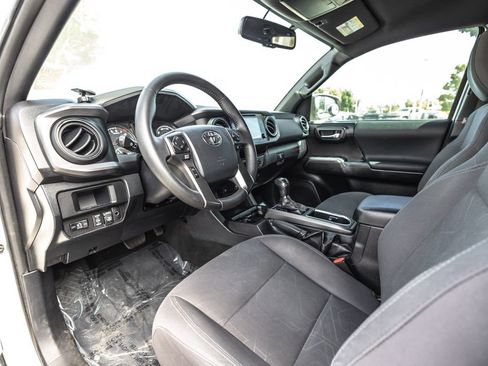Used 2017 Toyota Tacoma TRD Sport w/ Tow Package RWD image 19