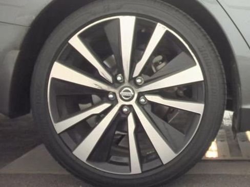 Used 2022 Nissan Altima 2.5 SR FWD image 11