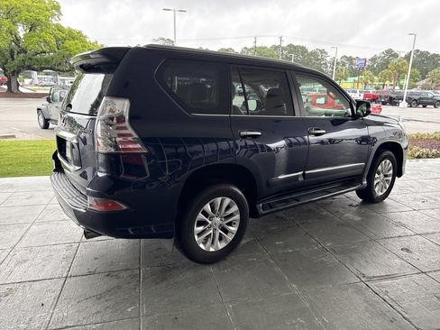 Used 2017 Lexus GX 460 Premium w/ Premium Package AWD/4WD image 9