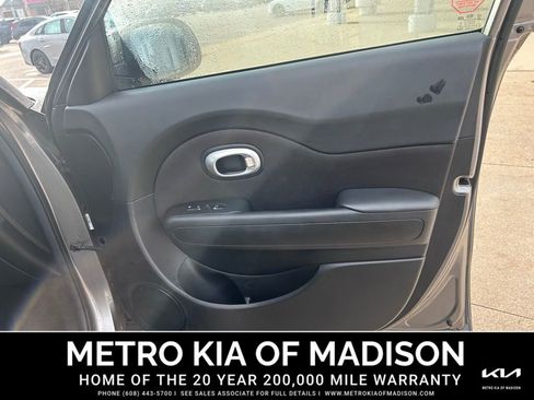 Used 2017 Kia Soul image 29