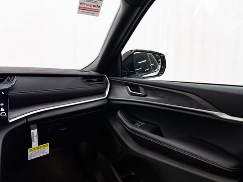 New 2026 Jeep Grand Cherokee Altitude image 11