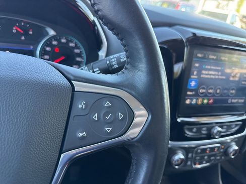 Used 2021 Chevrolet Traverse LT image 17