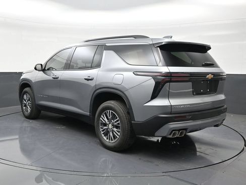 Used 2026 Chevrolet Traverse LT FWD image 3