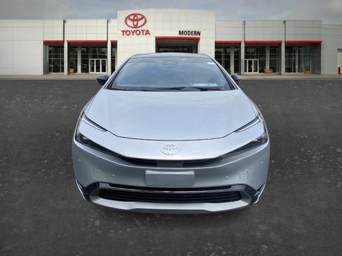 Used 2024 Toyota Prius XLE FWD image 2