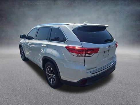 Used 2017 Toyota Highlander XLE FWD image 6