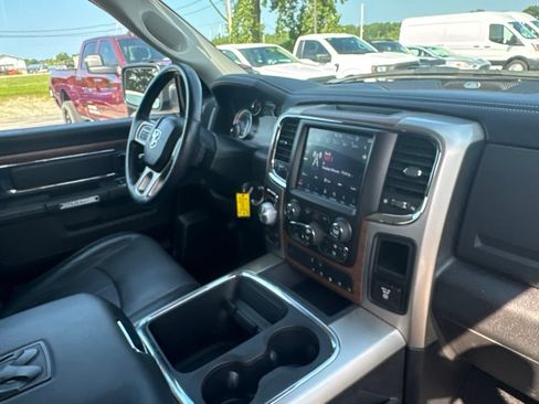 Used 2018 RAM 1500 Laramie AWD/4WD image 38