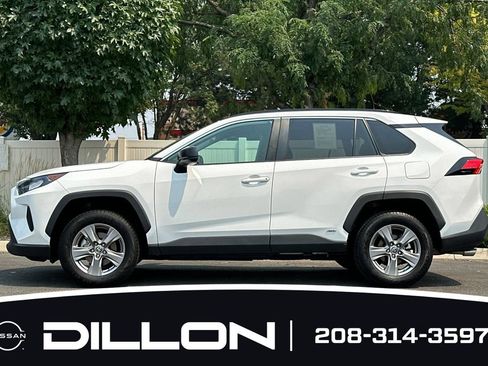 Used 2022 Toyota RAV4 LE AWD/4WD image 7