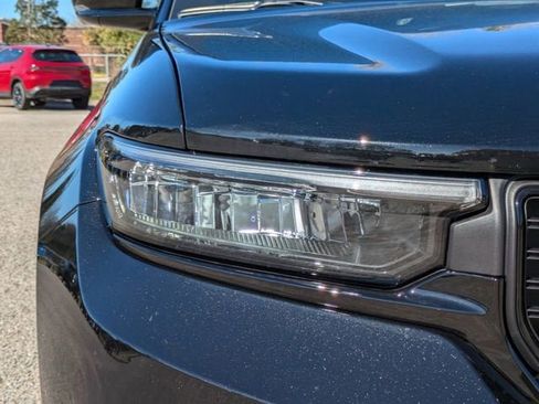 New 2025 Jeep Grand Cherokee Limited w/ Luxury Tech Group II image 10