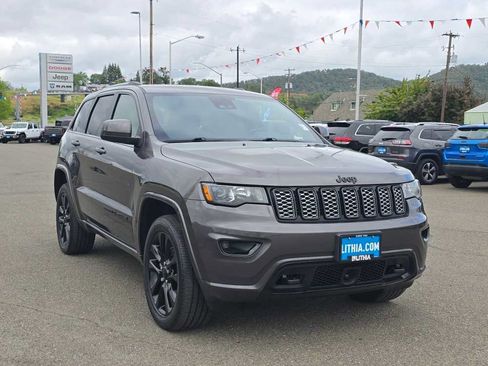 Used 2021 Jeep Grand Cherokee Altitude image 7