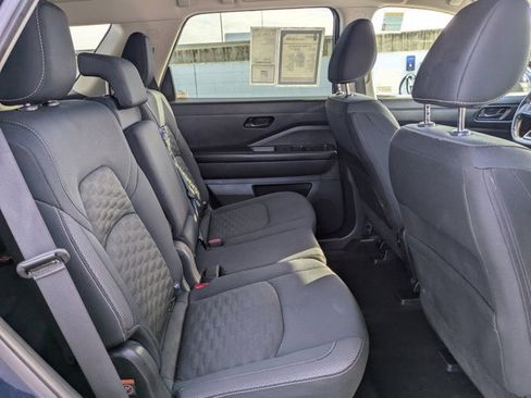 Used 2024 Nissan Pathfinder SV image 7